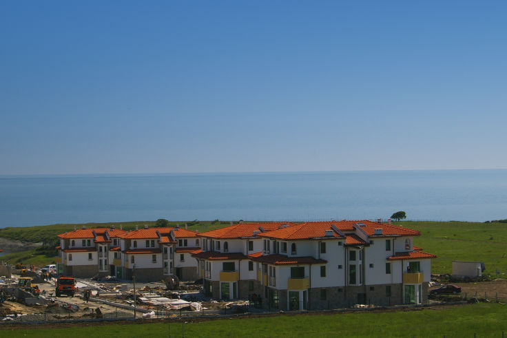 Südost  Blick von der Dachterrasse (Villa Duo), das Wassersportzentrum blockiert den Meeresblick nicht.