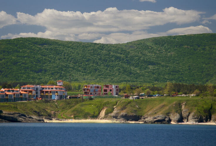 Blick vom Meer auf Seagarden Resort und der Wassersport-Zentrum.