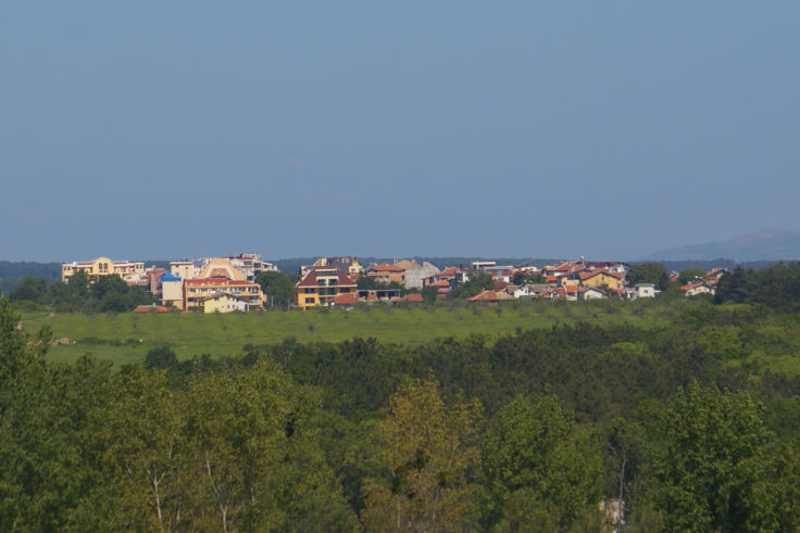 Noordelijk zicht: het dorp Lozenets op ongeveer 1800 meter.