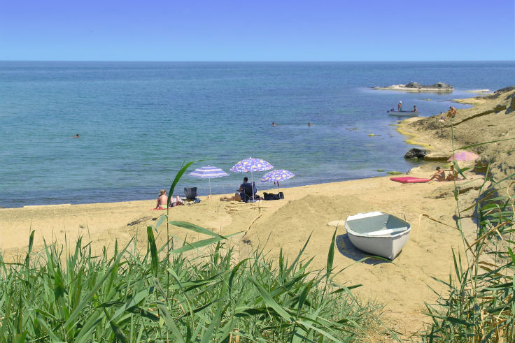 200 metros, 2 minutos a pie, una pequeña playa