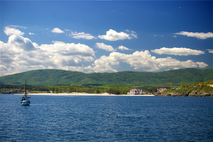 5 minutes walk, the magnificent Oasis beach